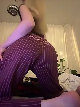 Snapshot of VeraSerephina chatting on December 16, 2025, 9:41 pm VeraSerephina online show from December 16, 2025, 9:41 pm