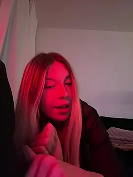 Snapshot of VeraSerephina chatting on March 17, 2025, 12:10 am VeraSerephina online show from March 17, 2025, 12:10 am