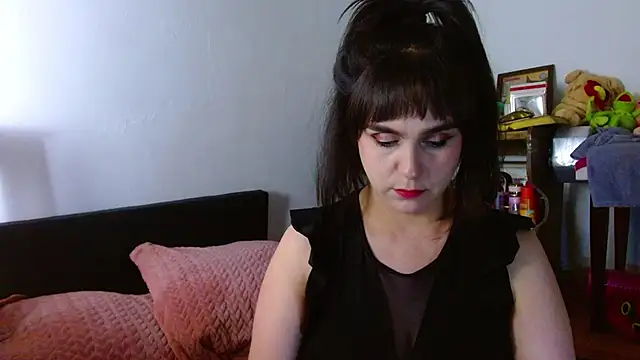 Snapshot of collette_beaufoy_ chatting on June 18, 2026, 12:54 pm collette beaufoy online show from June 18, 2026, 12:54 pm