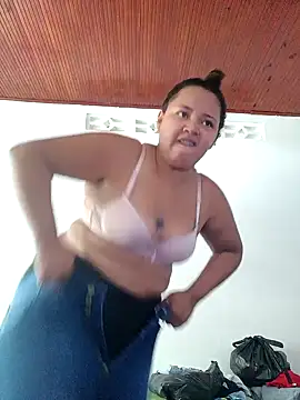 Julietha323 online show from January 2, 2025, 6:56 pm