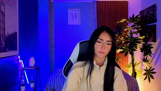 Snapshot of Coralinnee_ chatting on August 6, 2026, 3:34 am Coralinnee online show from August 6, 2026, 3:34 am
