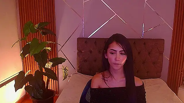 Snapshot of Coralinnee_ chatting on May 6, 2026, 5:33 am Coralinnee online show from May 6, 2026, 5:33 am