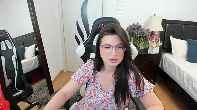 Snapshot of AmyPure_ chatting on May 6, 2026, 5:00 am AmyPure online show from May 6, 2026, 5:00 am