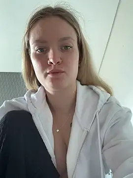 mariemelissah online show from March 22, 2025, 10:28 am