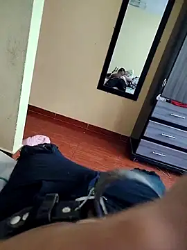 Alexisllanos online show from March 16, 2026, 2:43 pm