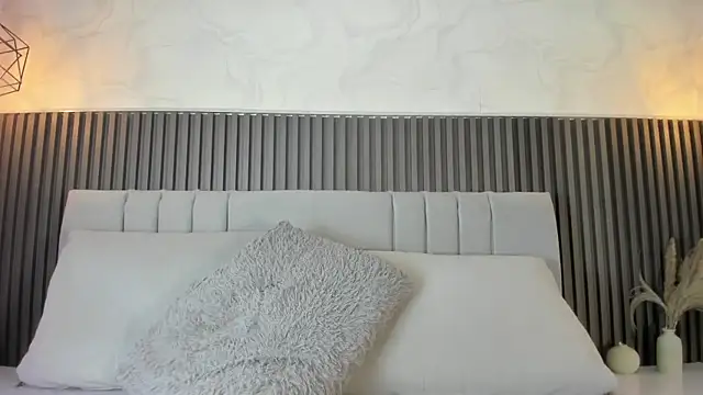 SHANONCLARK online show from November 15, 2025, 6:12 pm