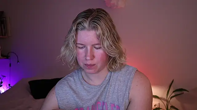 moonamii online show from December 19, 2025, 3:03 pm