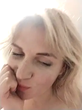 Linda Gregory online show from October 4, 2025, 1:40 am