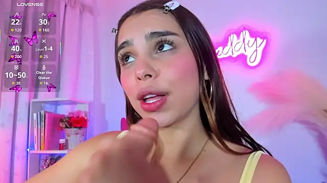 Snapshot of crisbell_lopez chatting on October 20, 2025, 12:45 am crisbell lopez online show from October 20, 2025, 12:45 am