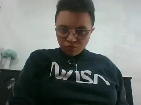 Snapshot of EdenJupiter chatting on October 31, 2025, 5:37 am EdenJupiter online show from October 31, 2025, 5:37 am