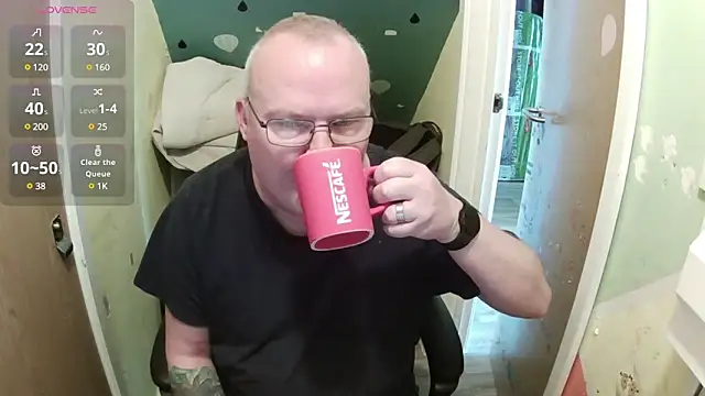 Snapshot of FriendlyDave chatting on March 18, 2025, 8:50 am FriendlyDave online show from March 18, 2025, 8:50 am