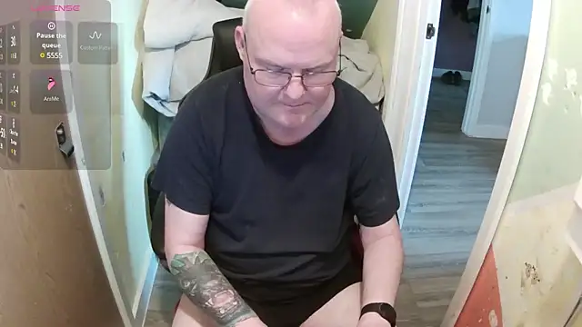 Snapshot of FriendlyDave chatting on March 3, 2025, 7:24 am FriendlyDave online show from March 3, 2025, 7:24 am