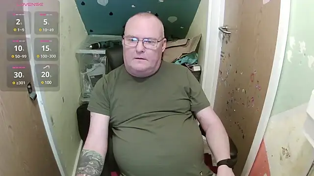 Snapshot of FriendlyDave chatting on February 24, 2025, 1:31 pm FriendlyDave online show from February 24, 2025, 1:31 pm