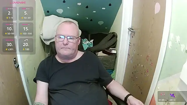 Snapshot of FriendlyDave chatting on March 18, 2025, 12:06 pm FriendlyDave online show from March 18, 2025, 12:06 pm