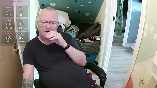 Snapshot of FriendlyDave chatting on March 17, 2025, 9:01 am FriendlyDave online show from March 17, 2025, 9:01 am