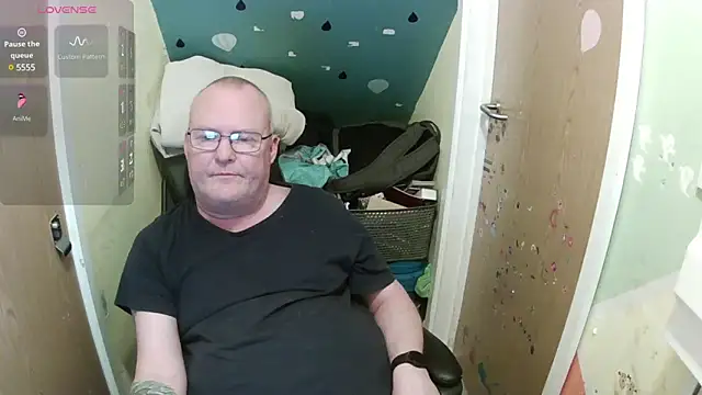 Snapshot of FriendlyDave chatting on March 18, 2025, 3:12 pm FriendlyDave online show from March 18, 2025, 3:12 pm