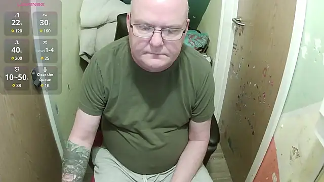 Snapshot of FriendlyDave chatting on March 6, 2025, 8:30 am FriendlyDave online show from March 6, 2025, 8:30 am