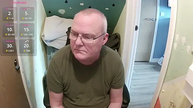 Snapshot of FriendlyDave chatting on March 21, 2025, 2:18 pm FriendlyDave online show from March 21, 2025, 2:18 pm