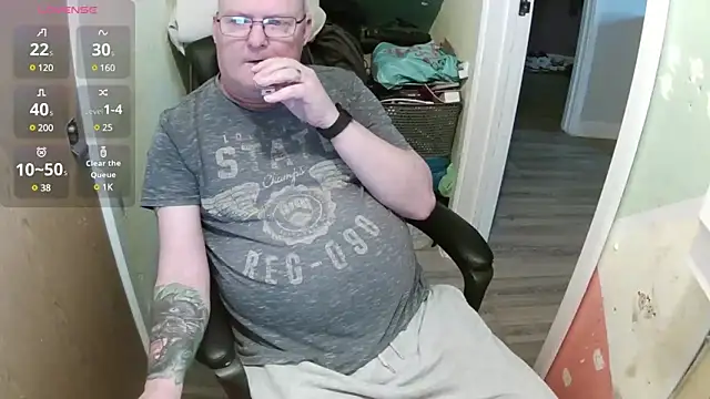 Snapshot of FriendlyDave chatting on March 10, 2025, 7:33 am FriendlyDave online show from March 10, 2025, 7:33 am