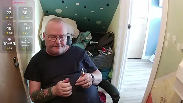 Snapshot of FriendlyDave chatting on March 20, 2025, 1:59 pm FriendlyDave online show from March 20, 2025, 1:59 pm