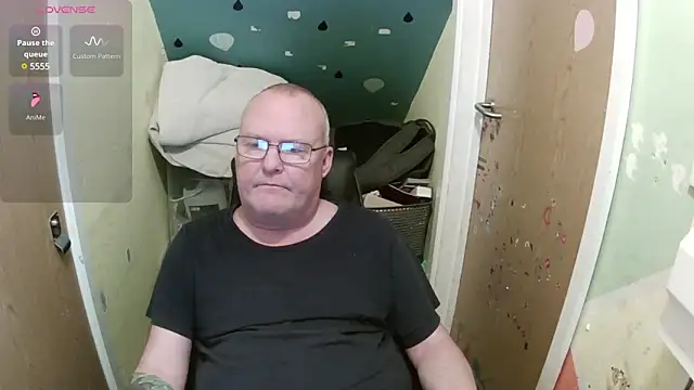 Snapshot of FriendlyDave chatting on March 18, 2025, 6:50 pm FriendlyDave online show from March 18, 2025, 6:50 pm