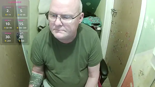 Snapshot of FriendlyDave chatting on March 7, 2025, 5:49 pm FriendlyDave online show from March 7, 2025, 5:49 pm