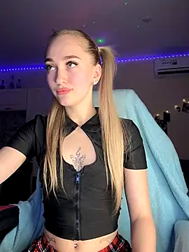 Good  Girl  online show from September 28, 2025, 6:26 pm