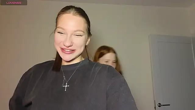 MiaKeler online show from February 4, 2025, 7:55 pm