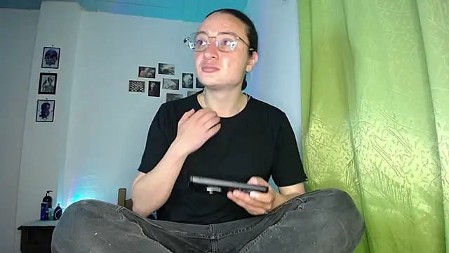 monkeywillwhite online show from November 28, 2025, 2:01 am