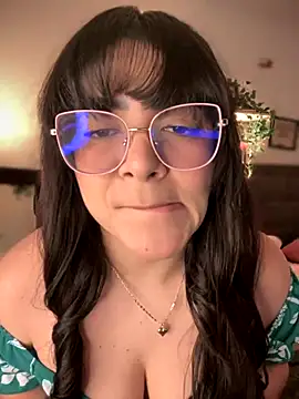 Lia flowers online show from October 3, 2025, 11:50 pm