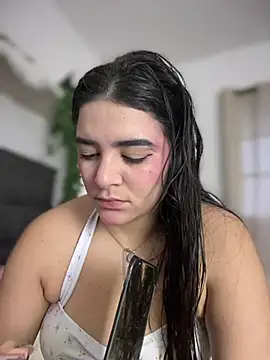 Lia flowers online show from March 22, 2025, 11:09 pm