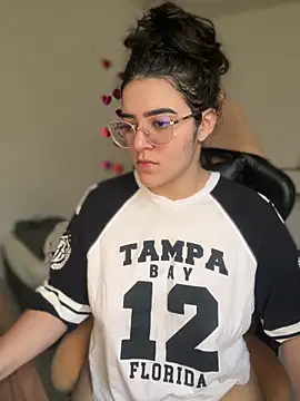 Lia flowers online show from February 15, 2026, 7:57 pm