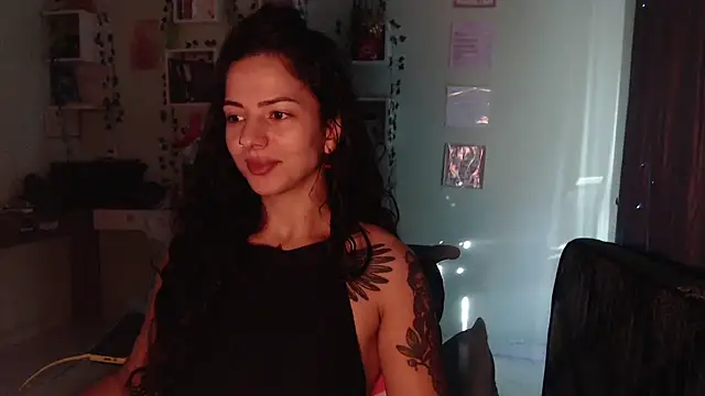 Snapshot of BeellyDance chatting on June 13, 2026, 12:58 pm BeellyDance online show from June 13, 2026, 12:58 pm