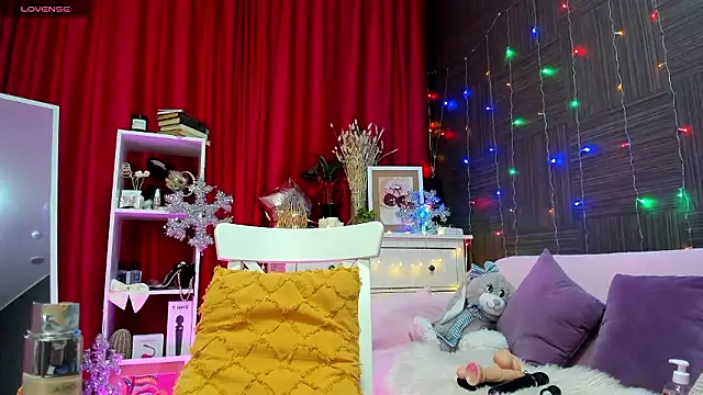 Snapshot of Queen_baby chatting on December 3, 2024, 2:20 am Queen baby online show from December 3, 2024, 2:20 am