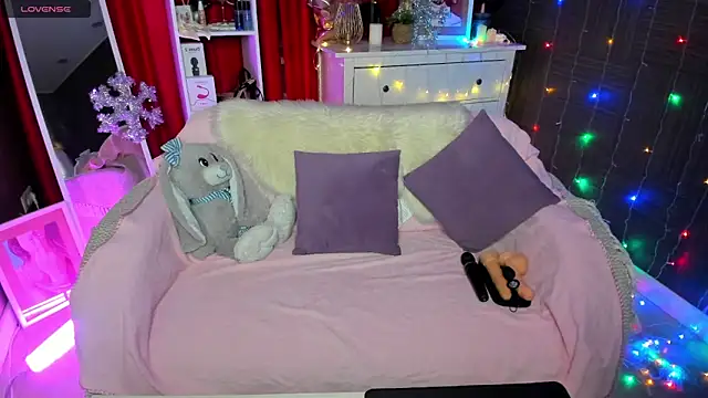 Snapshot of Queen_baby chatting on January 7, 2025, 1:28 am Queen baby online show from January 7, 2025, 1:28 am