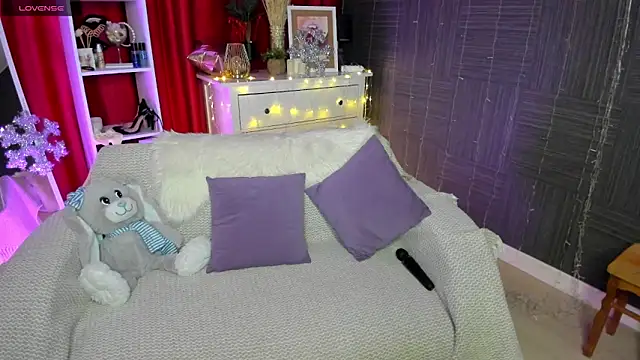 Snapshot of Queen_baby chatting on December 31, 2024, 2:40 am Queen baby online show from December 31, 2024, 2:40 am