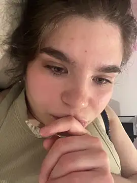 Mia Brackenridge26 online show from May 23, 2026, 7:35 pm