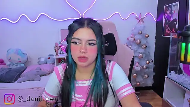 CuteDani  online show from November 27, 2025, 6:14 am