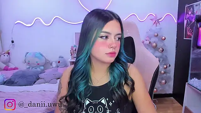 CuteDani  online show from November 29, 2025, 9:20 am