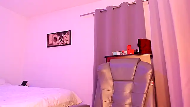 leilahot14 online show from March 4, 2026, 6:15 pm