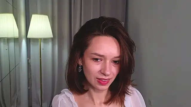 VivianLy  online show from December 27, 2024, 8:24 am