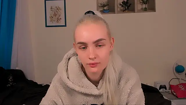 Snapshot of OliviaKisss chatting on April 25, 2026, 1:41 pm OliviaKisss online show from April 25, 2026, 1:41 pm