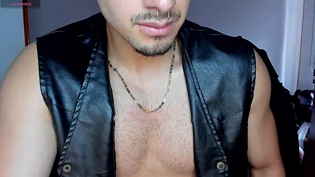 Snapshot of Tommy_Bred chatting on May 21, 2026, 6:27 pm Tommy Bred online show from May 21, 2026, 6:27 pm