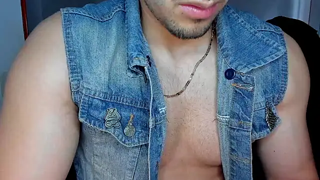Snapshot of Tommy_Bred chatting on July 2, 2026, 8:15 pm Tommy Bred online show from July 2, 2026, 8:15 pm