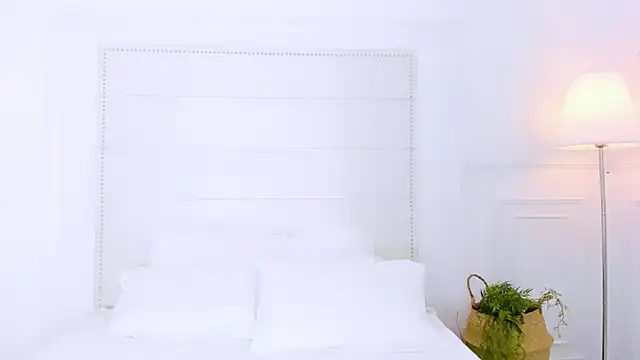 Snapshot of NaomiYuu chatting on November 29, 2025, 2:01 am NaomiYuu online show from November 29, 2025, 2:01 am