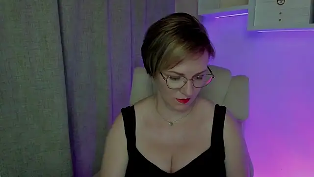 Snapshot of feliziaDesire chatting on August 9, 2026, 8:20 am feliziaDesire online show from August 9, 2026, 8:20 am