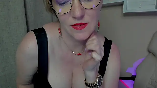 Snapshot of feliziaDesire chatting on August 4, 2026, 3:49 pm feliziaDesire online show from August 4, 2026, 3:49 pm