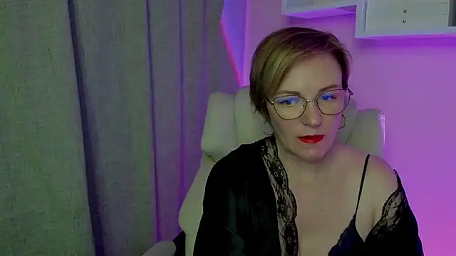 Snapshot of feliziaDesire chatting on August 4, 2026, 3:44 am feliziaDesire online show from August 4, 2026, 3:44 am