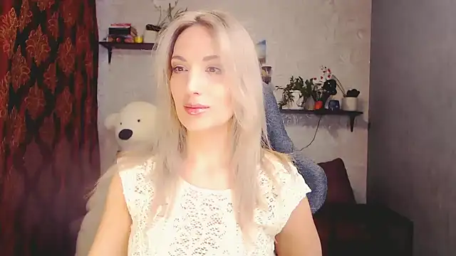 MillaXQueen online show from March 17, 2025, 10:27 am