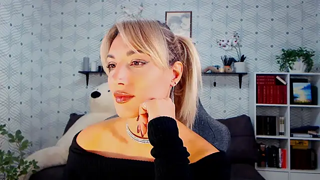 MillaXQueen online show from October 11, 2025, 12:06 pm